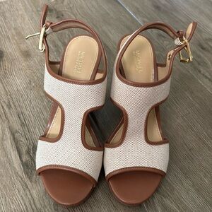 Tan/Brown Wedges